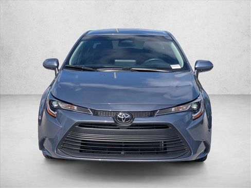 Used 2025 Toyota Corolla LE FWD image 2