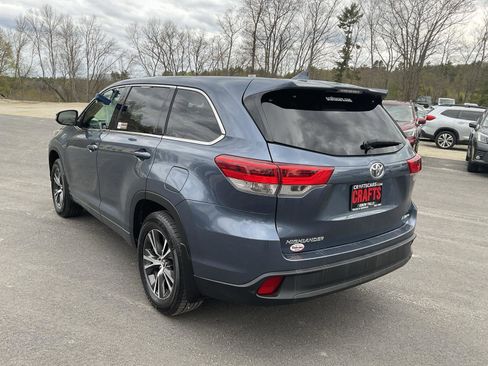 Used 2017 Toyota Highlander Plus AWD/4WD image 3
