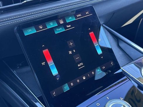 Certified 2025 Cadillac Escalade Premium Luxury image 18