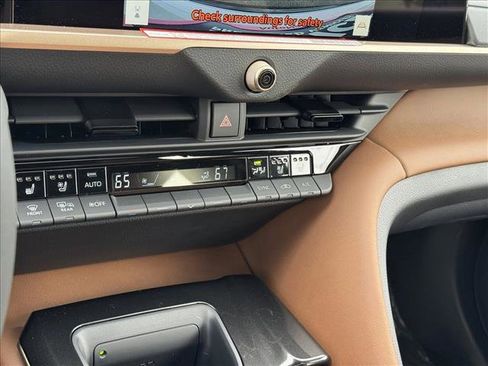 Certified 2026 Toyota Crown Signia AWD/4WD image 16