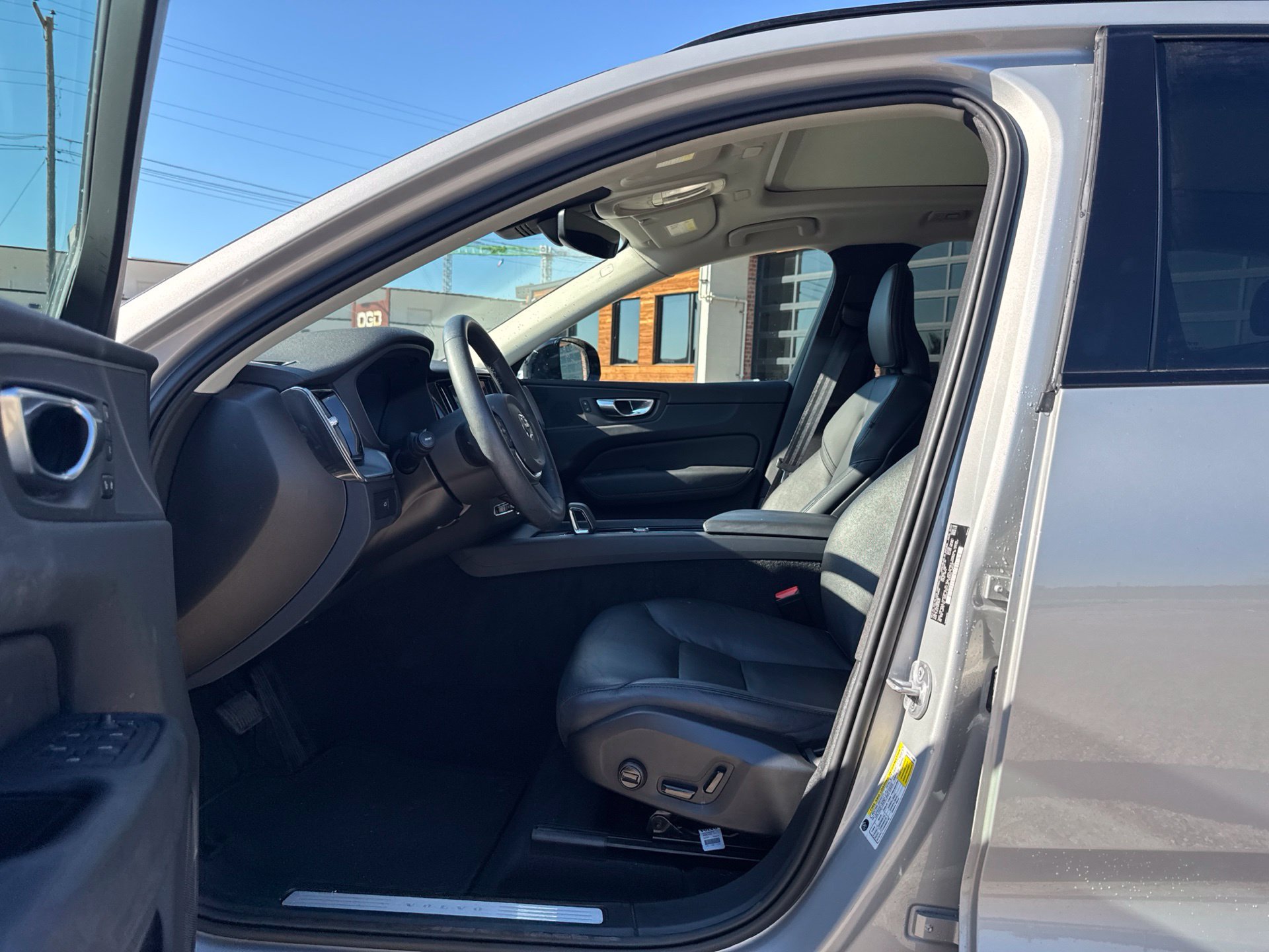 Used 2024 Volvo XC60 B5 Core AWD/4WD image 9