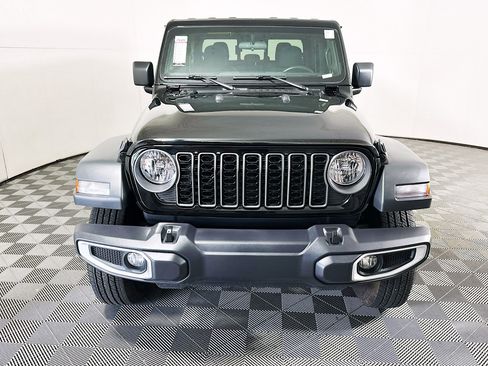 Used 2025 Jeep Gladiator Sport AWD/4WD image 8