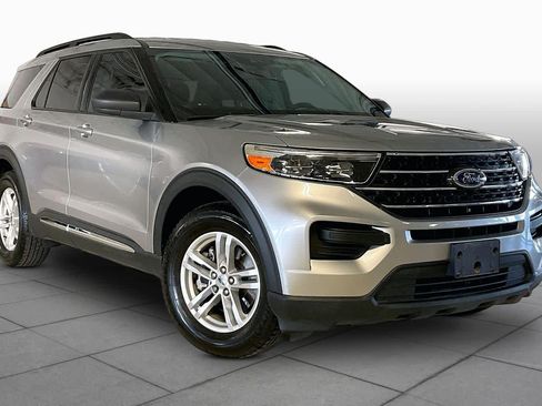 Used 2022 Ford Explorer XLT RWD image 3