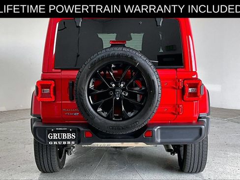 Used 2025 Jeep Wrangler Unlimited Sahara AWD/4WD image 5