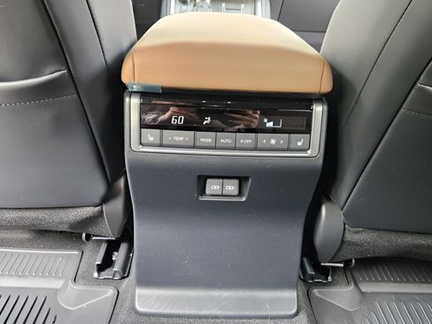 Used 2025 Lexus GX 550 w/ Accessory Package (2T) AWD/4WD image 10