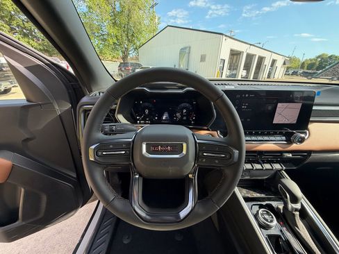 New 2026 GMC Canyon AT4 AWD/4WD image 14