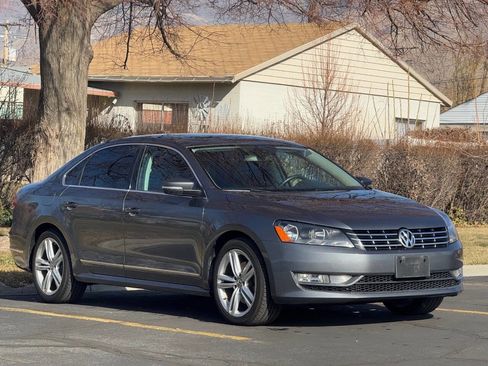 Used 2014 Volkswagen Passat 1.8T SEL Premium image 3