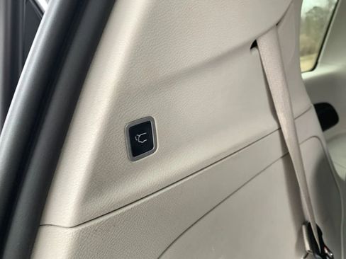 Used 2020 Chrysler Voyager Lxi w/ Cold Weather Group image 30