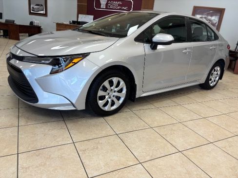Used 2025 Toyota Corolla LE FWD image 1