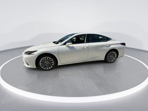Used 2025 Lexus ES 350 Ultra Luxury w/ Accessory Package (Z2) FWD image 4