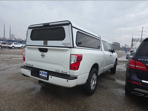 Used 2019 Nissan Titan SV w/ SV Convenience Package image 2