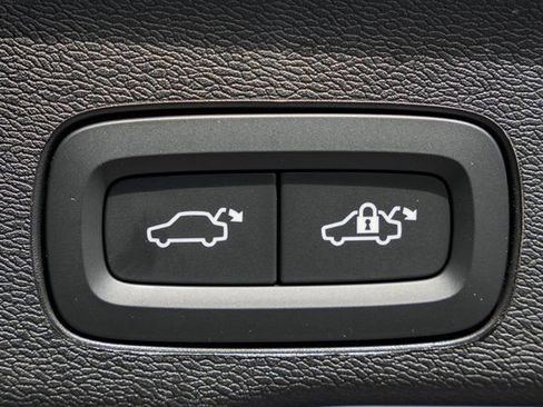 New 2026 Volvo XC60 B5 Plus w/ Protection Package Premier image 10