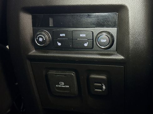 Used 2019 Chevrolet Traverse Premier w/ LPO, Blackout Package FWD image 41