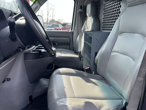 Used 2014 Ford E-350 and Econoline 350 Super Duty image 13