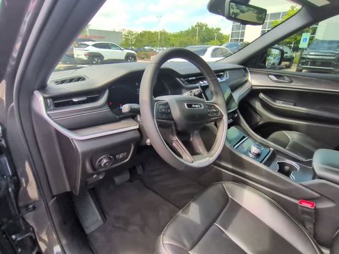 Used 2024 Jeep Grand Cherokee L Altitude AWD/4WD image 9