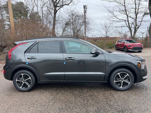 New 2025 Kia Niro EX w/ EX Cold Weather Package image 4