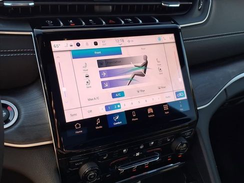 New 2025 Jeep Grand Cherokee L Limited w/ Luxury Tech Group II image 20