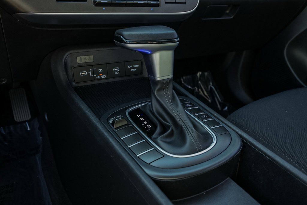 Used 2025 Hyundai Kona SEL FWD image 33