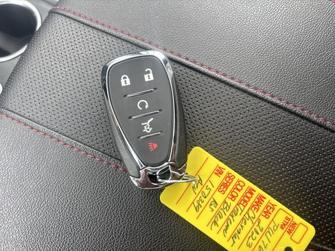 Used 2023 Chevrolet Traverse LT image 30