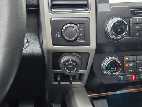 Used 2019 Ford F150 Lariat w/ Equipment Group 502A Luxury image 25