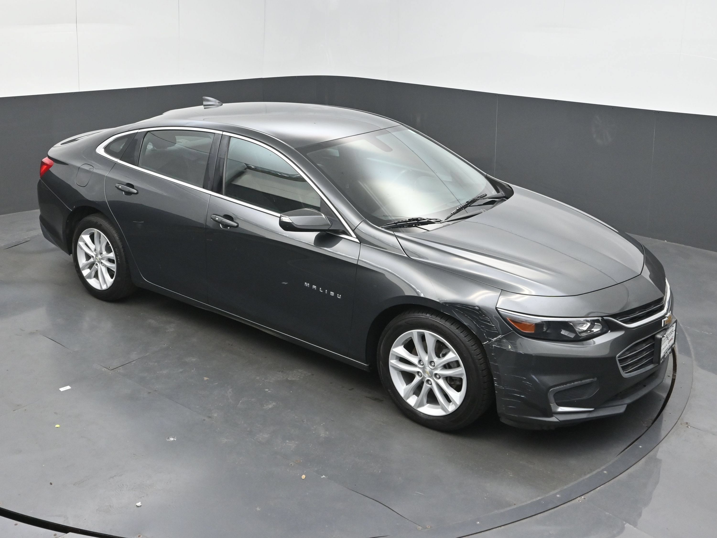 Used 2017 Chevrolet Malibu LT w/ Leather Package FWD image 32