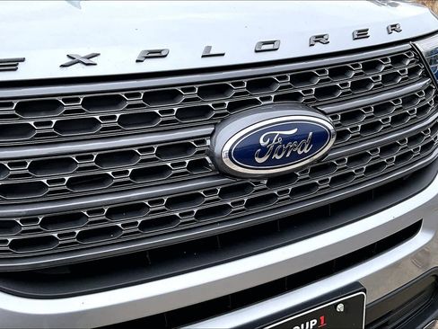Certified 2022 Ford Explorer XLT w/ Equipment Group 202A image 29