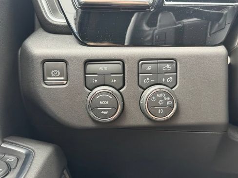 Certified 2023 Chevrolet Silverado 1500 LTZ AWD/4WD image 30