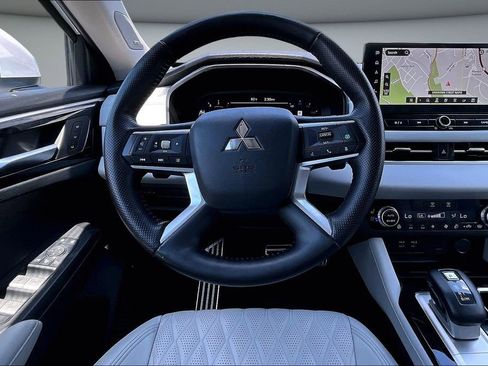 Used 2025 Mitsubishi Outlander SEL AWD/4WD image 8