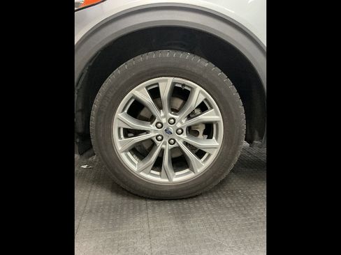 Used 2021 Ford Explorer XLT w/ Equipment Group 202A AWD/4WD image 39