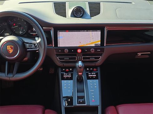 Certified 2025 Porsche Macan image 22