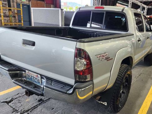Used 2011 Toyota Tacoma 4x4 Double Cab w/ TRD Off-Road Pkg w/JBL Audio image 6