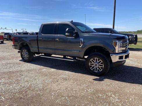 Used 2019 Ford F250 Lariat w/ Lariat Value Package image 4