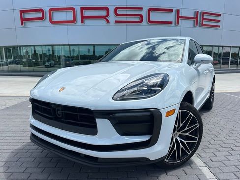 Certified 2025 Porsche Macan AWD/4WD image 1