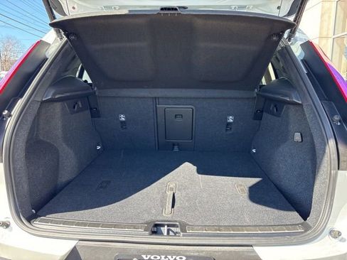 Used 2025 Volvo XC40 B5 Plus image 12
