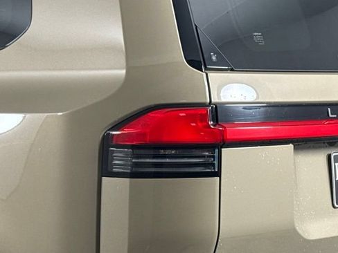 Used 2024 Lexus GX 550 AWD/4WD image 17