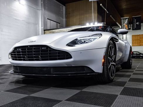 Used 2017 Aston Martin DB11 V12 image 24