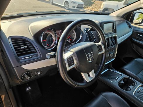 Used 2017 Dodge Grand Caravan GT FWD image 14