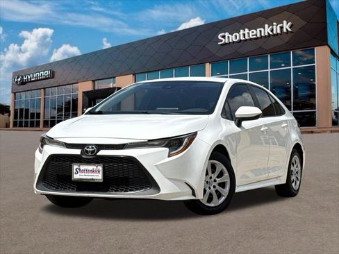Used 2021 Toyota Corolla LE image 1