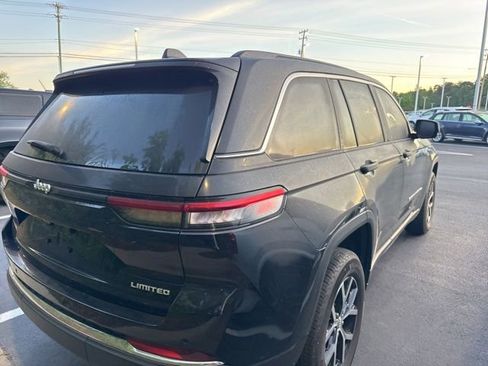 Used 2025 Jeep Grand Cherokee Limited RWD image 5