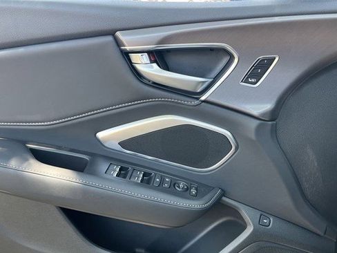 Used 2025 Acura RDX SH-AWD image 26