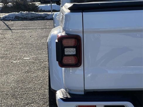 Certified 2022 Jeep Gladiator Overland image 11