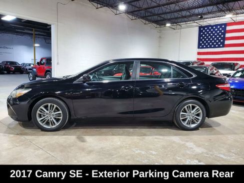 Used 2017 Toyota Camry SE FWD image 12