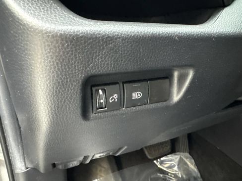 Used 2021 Toyota RAV4 LE FWD image 56