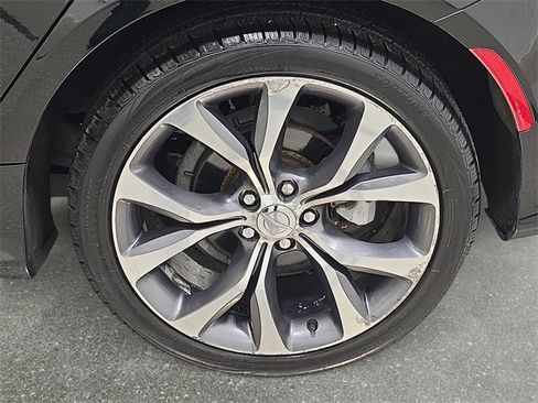 Used 2015 Chrysler 200 C w/ Navigation & Sound Group I image 33