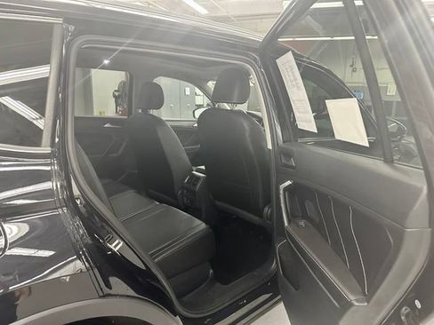 Certified 2022 Volkswagen Tiguan SE w/ Panoramic Sunroof Package AWD/4WD image 13