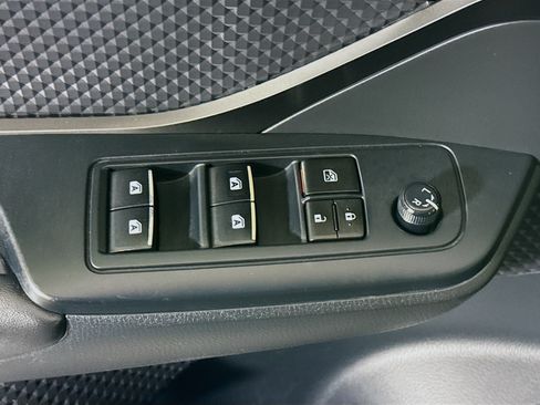 Used 2018 Toyota C-HR XLE FWD image 23