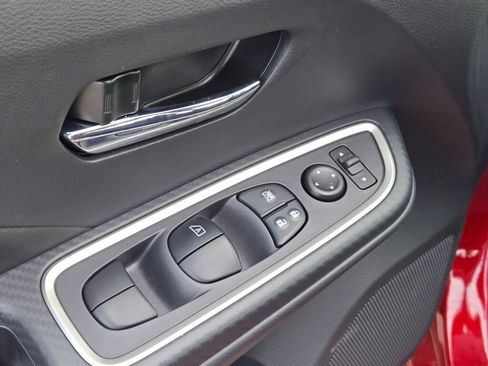 Used 2025 Nissan Versa SR w/ Trunk Package image 22