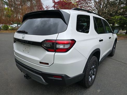 Used 2024 Honda Pilot TrailSport image 4