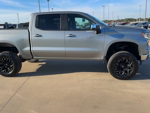 Used 2025 Chevrolet Silverado 1500 LT image 2