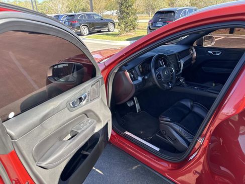 Used 2019 Volvo XC60 T6 R-Design w/ Protection Package Premier image 18